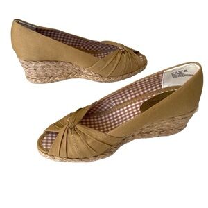HUSH PUPPIES Soft Style NWOT Espadrille Canvas Wedges, Size 8